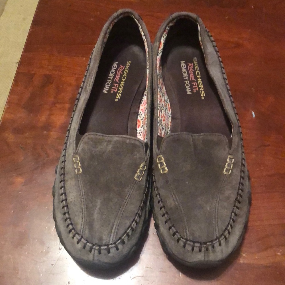 Skechers memory foam ladies size 9, relaxed fit